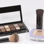 Bingung Pilih Bedak Tabur vs Bedak Padat Ini Perbedaanya